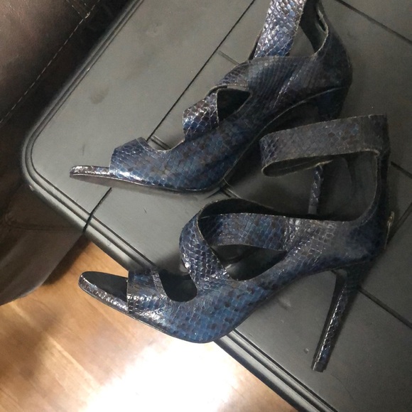 Shoes - Picture 4 of 5